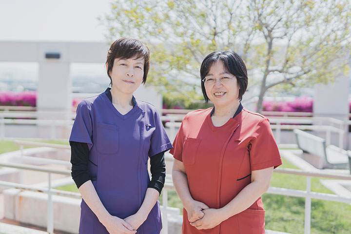 左から副看護部長　寺嶋 玲子　/　副看護部長　金香 好美